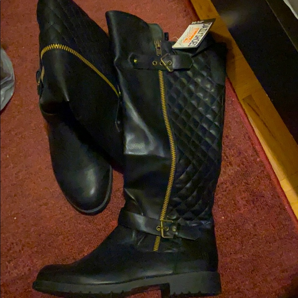 Long black boots (adjustable calf)